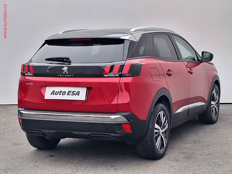 Peugeot 3008 (2018) 1.2 PT, Allure, navi, kamera - fotka 4 z 17