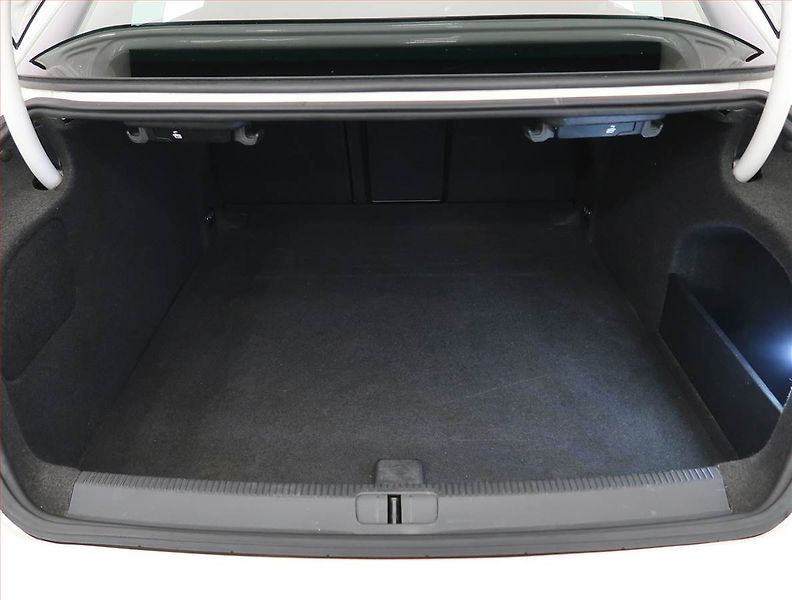 Volkswagen CC (2012) 2.0 TDI, Serv.kniha, Xenony - fotka 13 z 23
