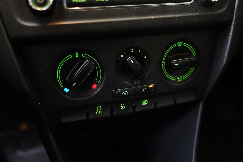 Škoda Rapid - fotka 18 z 21