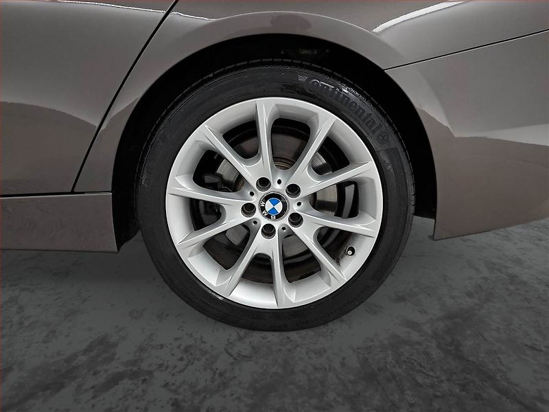 BMW Řada 3 (2014) Modern Line 330 d xDrive, 4X4 - fotka 15 z 22