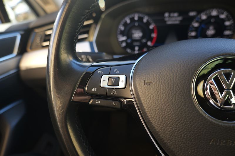 Volkswagen Passat 1.4 TSI DSG Kamera Cockpit Taž - fotka 21 z 38