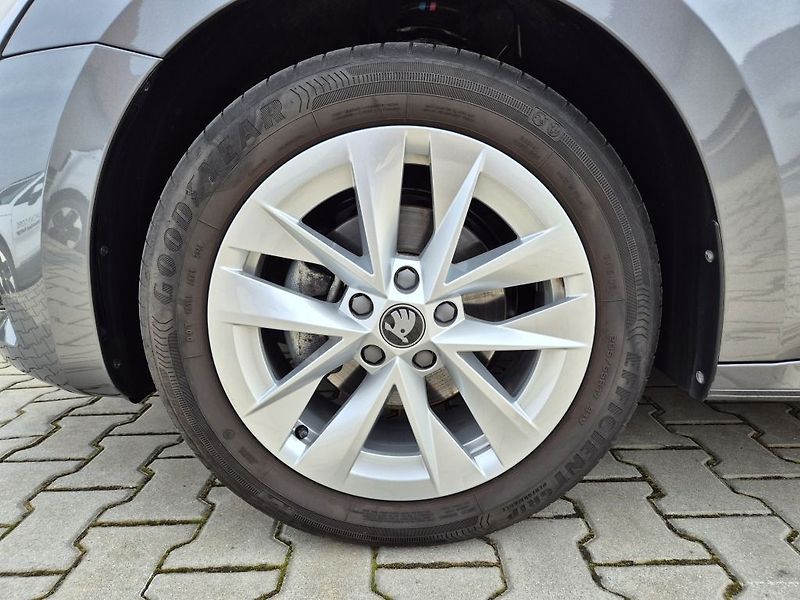 Škoda Octavia Selection 1.5 TSI 110 kW - fotka 32 z 32