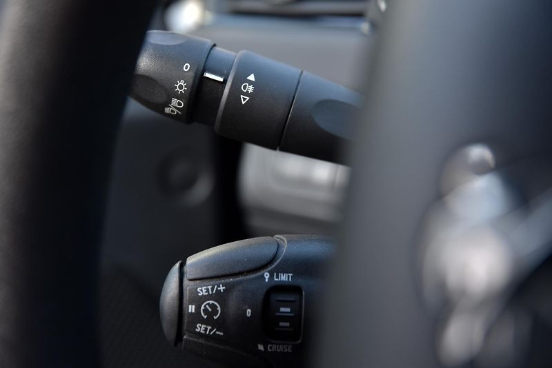 Peugeot 208 1.2i, motor - spotřeba oleje - fotka 12 z 25