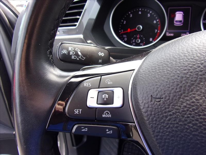 Volkswagen Tiguan 2,0 TSI R-Line 4Motion DSG - fotka 26 z 30