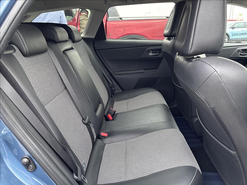 Toyota Auris 1,8 Hybrid e-CVT TS Executive - fotka 15 z 36