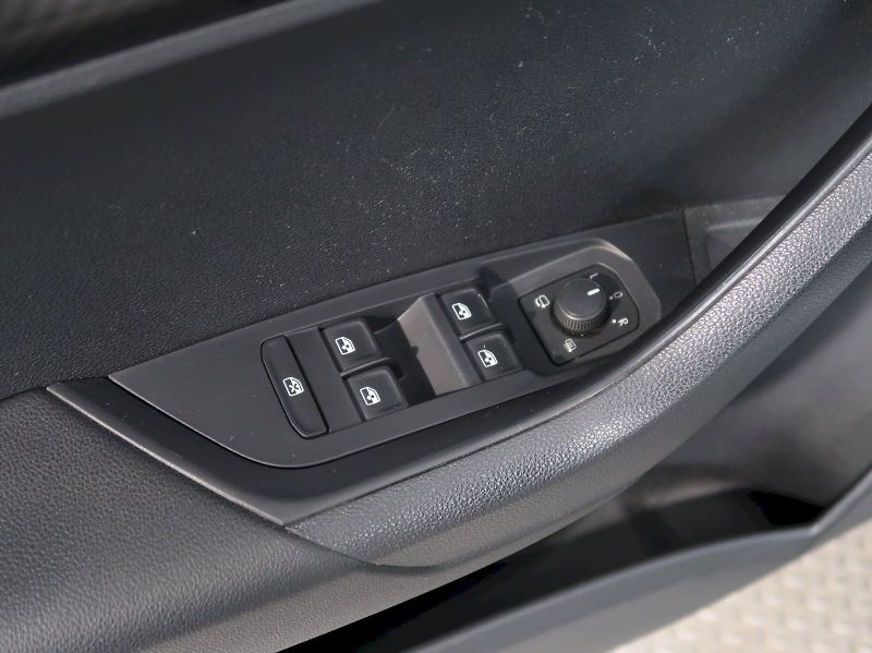 Škoda Karoq (2024) SPORTLINE 1.5TSI 110KW DSG - fotka 12 z 35