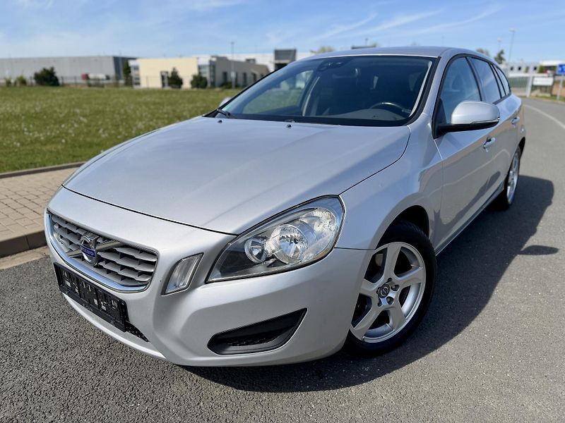 Volvo V60 2.4 D5 KINETIC NAVI SERVISKA - fotografie inzerátu