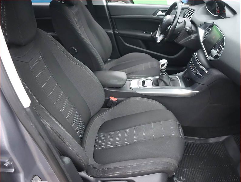 Peugeot 308 (2016) 1.6 BlueHDi, Serv.kniha, Navi - fotka 9 z 19
