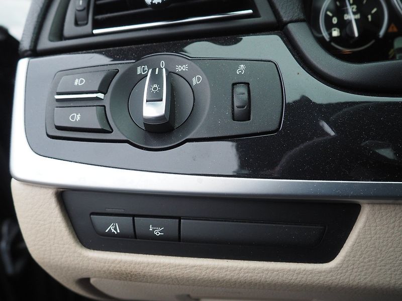 BMW Řada 5 (2014) 3.0D xDrive, Headup display - fotka 21 z 37