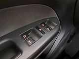 Volkswagen Touran (2011) 1.2 TSI, Tempomat - náhled 17