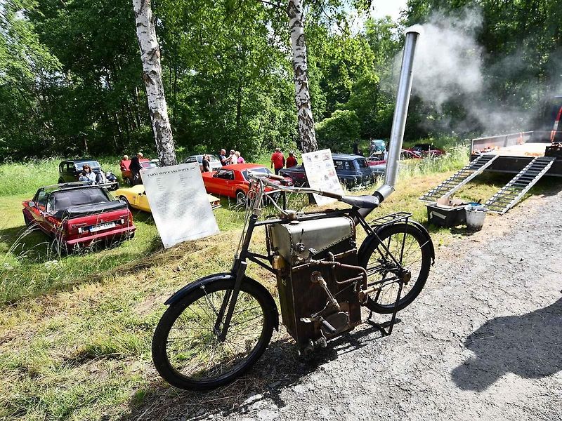 Přehlídka historie, noblesy, technických zajímavostí a unikátů. To byla Jízda Saši Kolowrata.