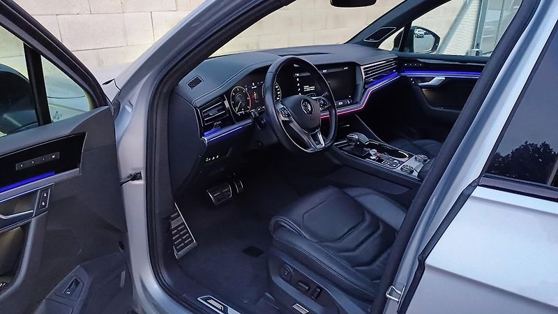 Volkswagen Touareg R-LINE TDI 210kW-ČR-NEHAV-DPH- - fotka 8 z 39