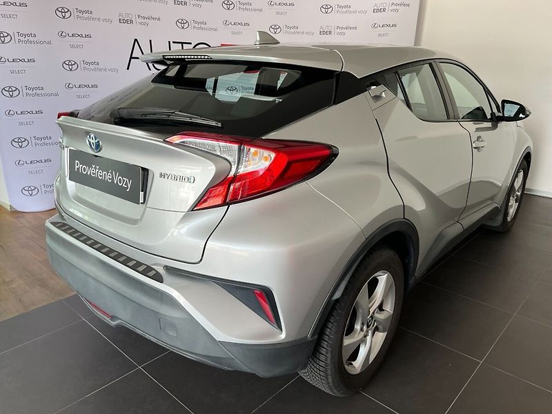 Toyota C-HR Hybrid 1.8 VVT-i E-CVT Active - fotka 4 z 26