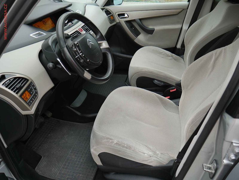 Citroën C4 Picasso (2007) 2.0HDi, AT, tempo, park.asist - fotka 9 z 17