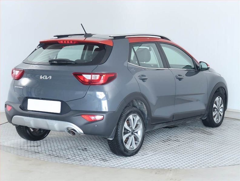 Kia Stonic (2023) Exclusive 1.0 T-GDI, EXCLUSIVE - fotka 5 z 17