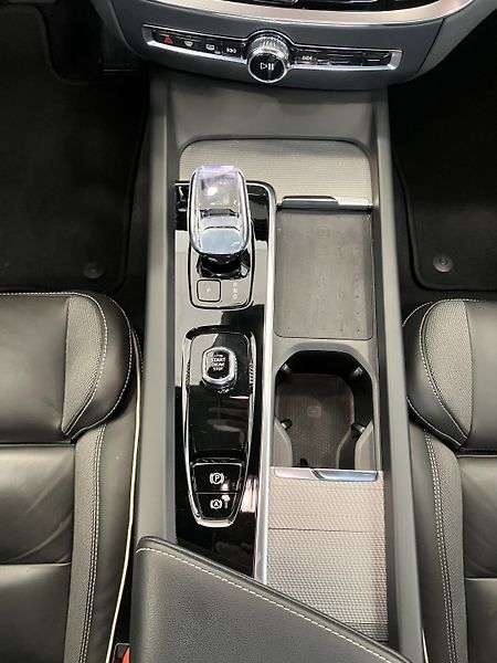Volvo S60 B5 AWD Ultimate Dark-REZERVACE - fotka 19 z 42