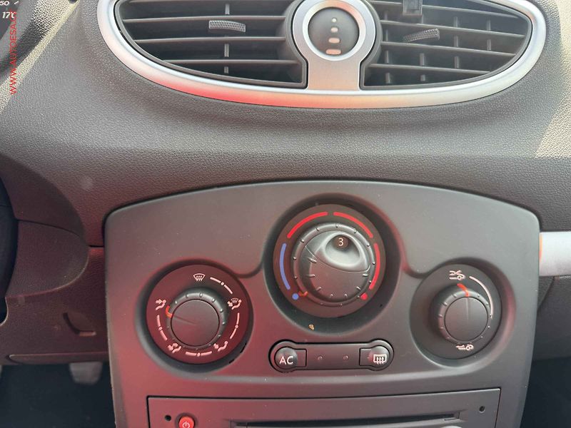 Renault Clio (2006) 1.6 16V - fotka 14 z 15