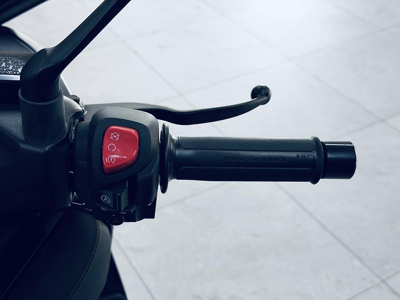 Yamaha X-Max 125 (2023) XMAX125 TechMAX  Dark Petrol - fotka 11 z 22