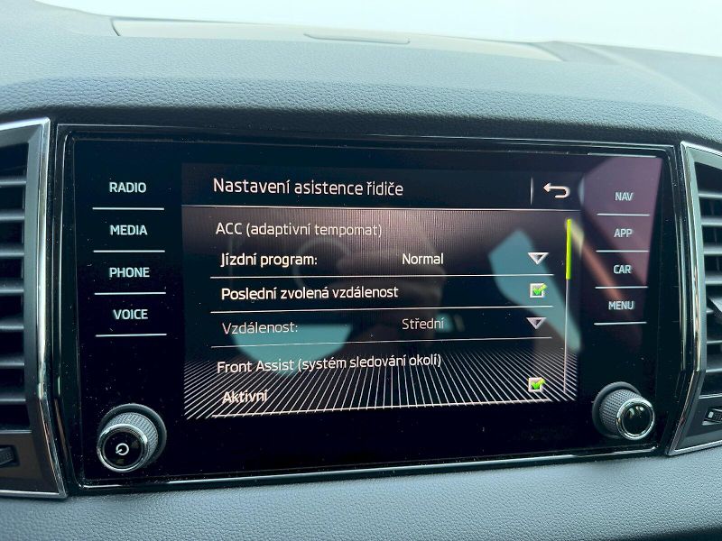 Škoda Karoq (2020) 1.5 TSI 110kW DSG Style - fotka 17 z 35