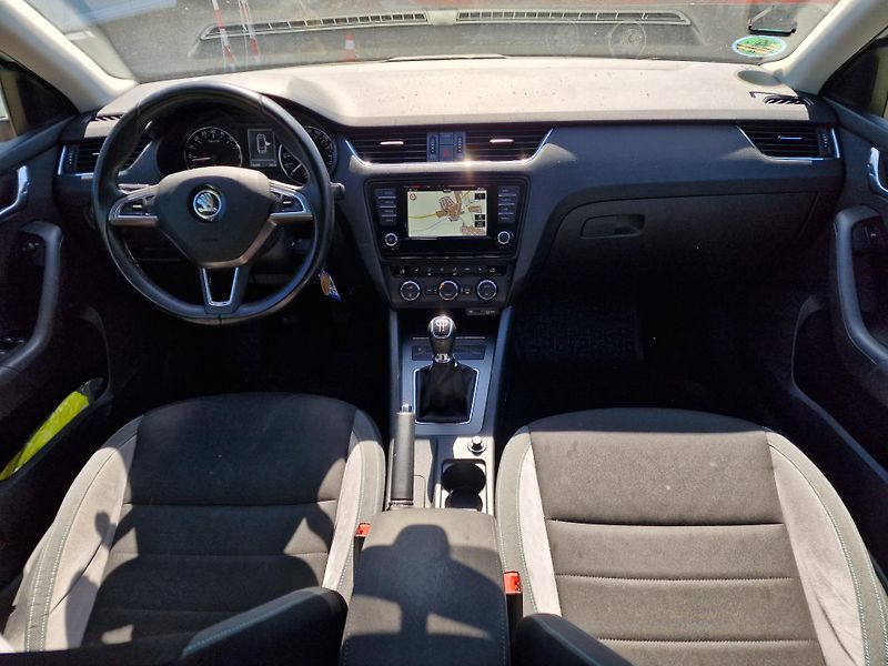 Škoda Octavia 1,6TDI 81KW JOY NAVI - fotka 12 z 19