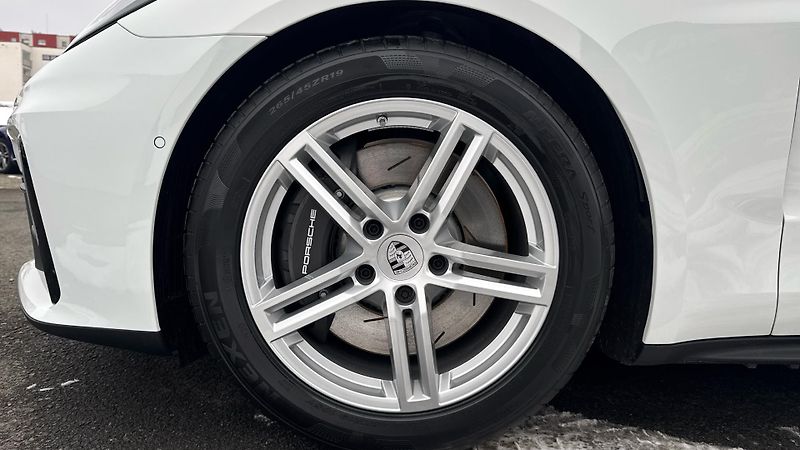 Porsche Panamera 4 E-Hybrid - fotka 9 z 30