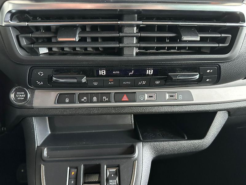 Peugeot Traveller (2026) Allure L2 2.2 BlueHDi 180 EAT8 - fotka 17 z 22
