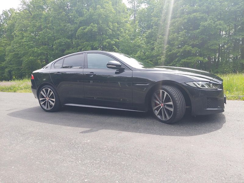 Jaguar XE Vynikající sportovní auto - fotka 2 z 10
