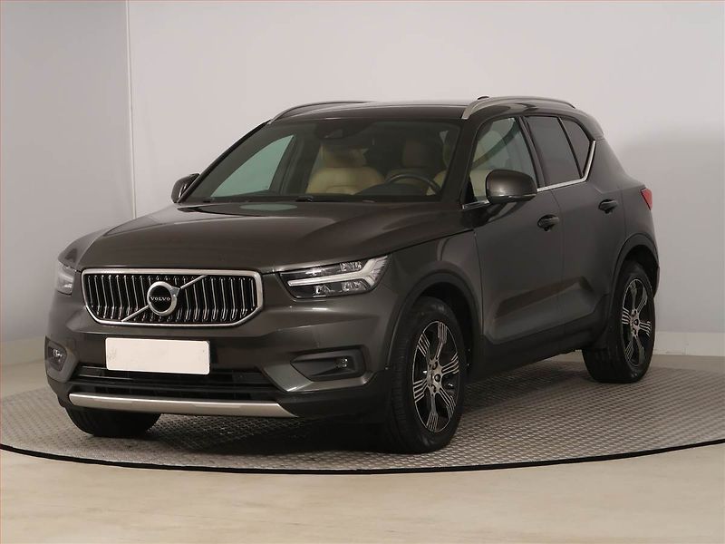 Volvo XC40 (2018) Inscription D4 AWD, 4X4 - fotka 2 z 17