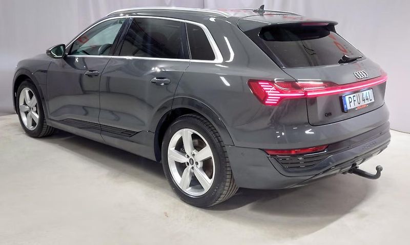 Audi Q8 e-tron 50 Q Kamera Kůže Matrix Taž - fotka 4 z 19