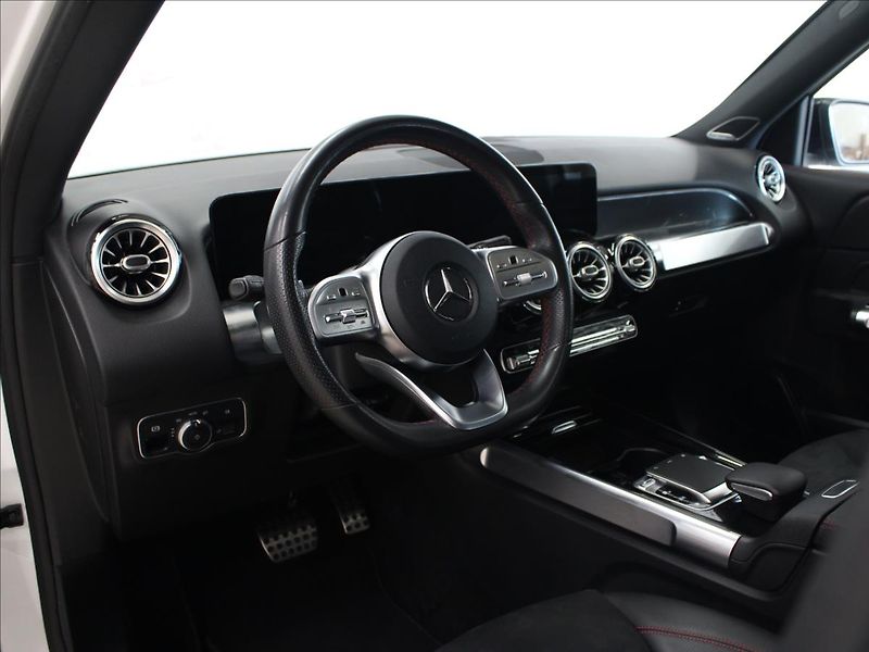 Mercedes-Benz GLB 2,0 250 4Matic AMG Line - fotka 10 z 39