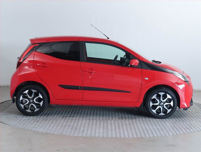 Toyota Aygo (2021) 1.0 VVT-i - fotka 6 z 19