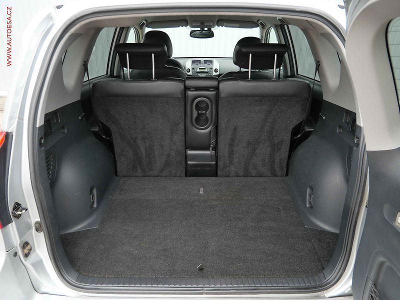 Toyota RAV4 (2008) 2.2 D-CAT 4x4, STK8/28 - fotka 7 z 17