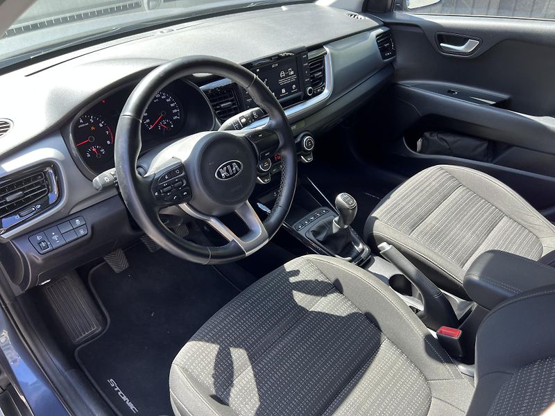 Kia Stonic 1.0 T-GDi 74 kW SERVISKA - fotka 9 z 17
