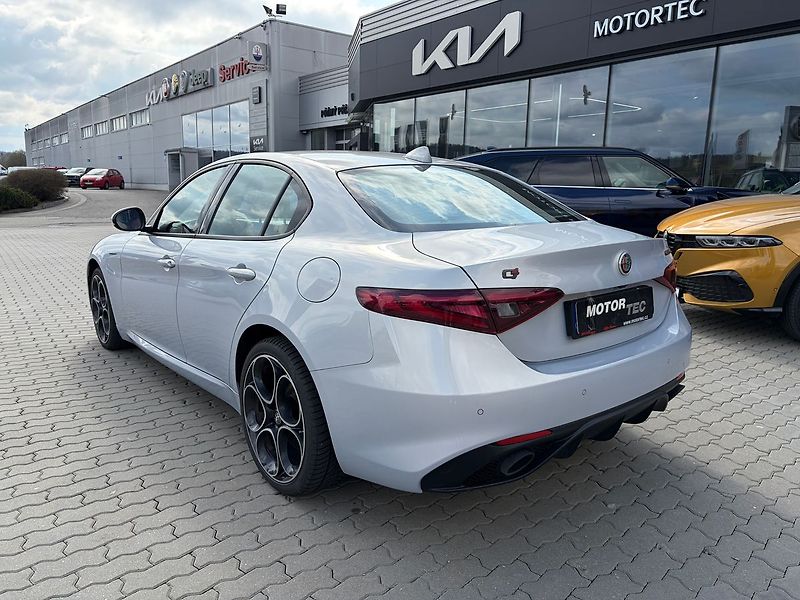 Alfa Romeo Giulia 2.0T 280k AWD Veloce AT8 - fotka 4 z 11