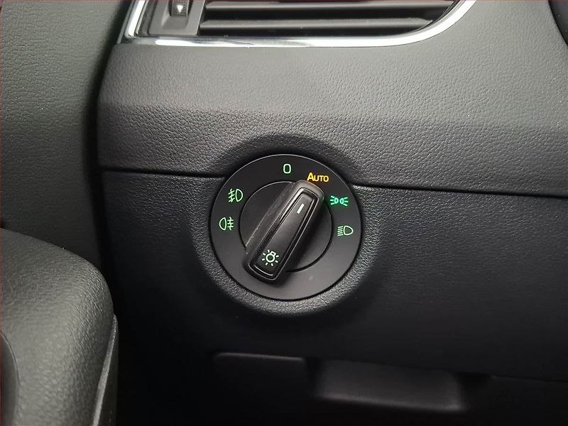 Škoda Octavia (2018) 1.6 TDI, Tempomat - fotka 17 z 18