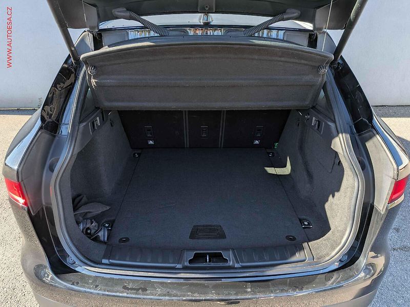Jaguar F-Pace (2016) 2.0D 4x4, ČR, AT, navi, bixen - fotka 7 z 17