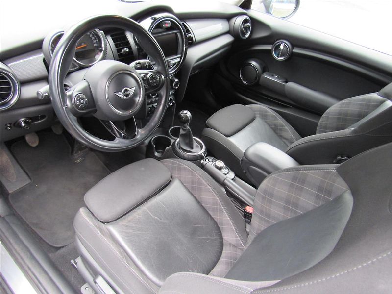 Mini Cooper 1,5 i 100kW - fotka 9 z 34