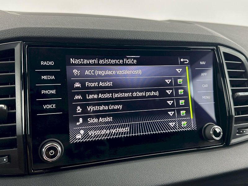 Škoda Karoq (2025) DSG 2.0TDI 110kW 4x4 SportLine - fotka 14 z 33