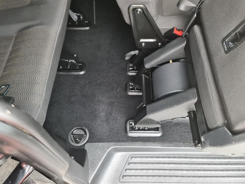 Volkswagen Transporter (2016)  CARAVELLE T6 2.0 TDi OLOMOUC - fotka 17 z 86