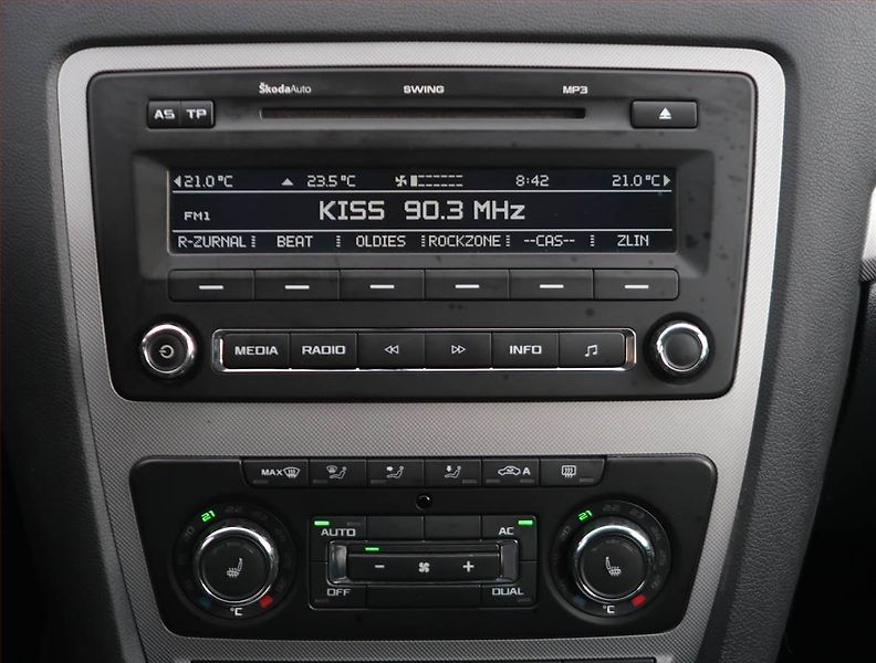 Škoda Octavia (2011) Elegance 1.6 TDI, Tempomat - fotka 12 z 18