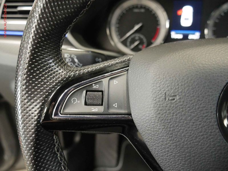 Škoda Superb (2019) 2.0 TDi, ČR, LED, navi - fotka 16 z 24
