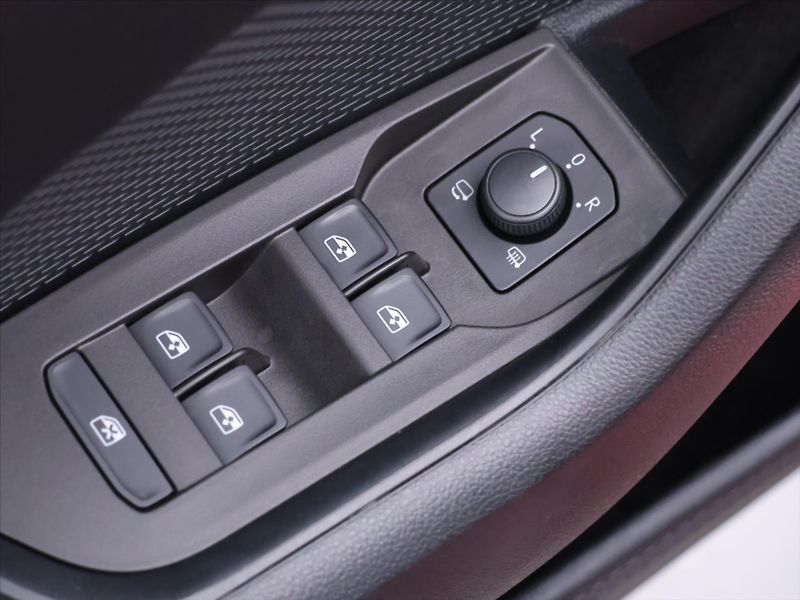Škoda Octavia Scout 2,0 TDI 147kW 4x4 Tažné - fotka 13 z 32