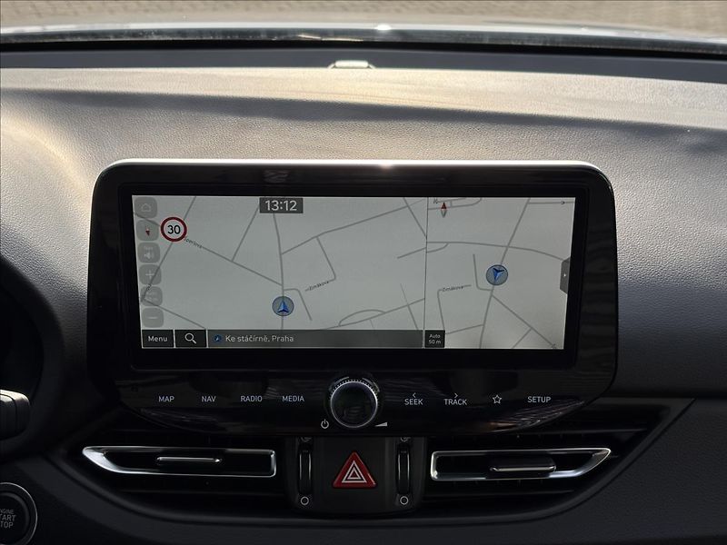 Hyundai i30 1,5 i CVVT  hatchback STYLE - fotka 19 z 20