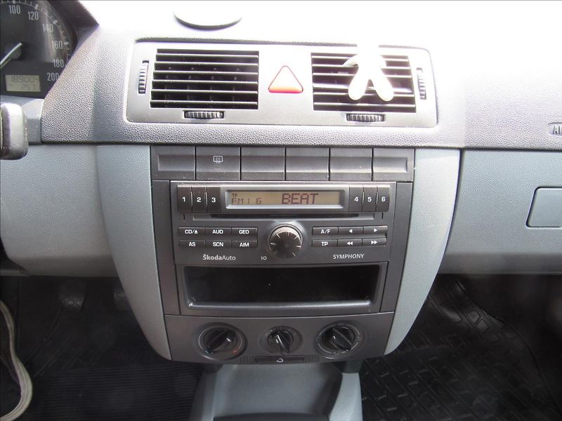 Škoda Fabia 1,2 HTP 40kW - fotka 15 z 24
