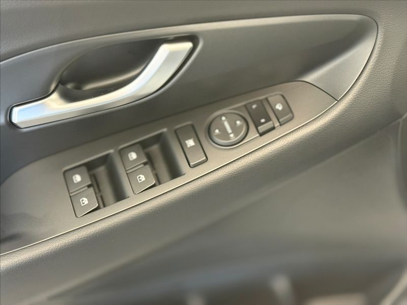 Hyundai i30 1,5 T-GDI GO NLINE! AT - fotka 9 z 15