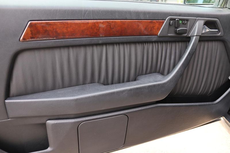 Mercedes-Benz 124 E320 CABRIO 162kW - fotka 19 z 50