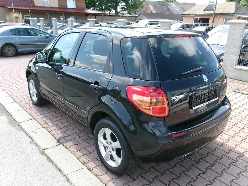 Suzuki SX4 (2007) 1,6i KLIMA VÝHŘEV - fotka 6 z 26