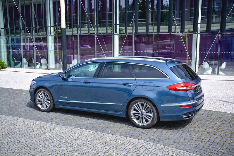 Ford Mondeo (2020) 2.0 187ps Hybrid ecvT VIGNALE  - fotka 17 z 40