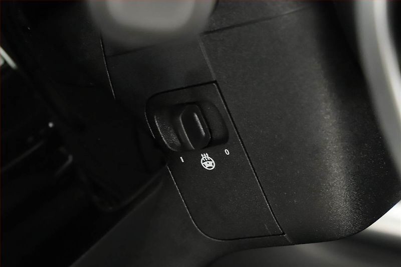Mercedes-Benz GLA (2025) 200 d, AMG LINE, KEYLESS - fotka 10 z 19