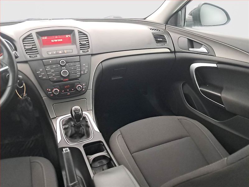 Opel Insignia (2011) 2.0 CDTI, po STK, Tažné - fotka 7 z 16